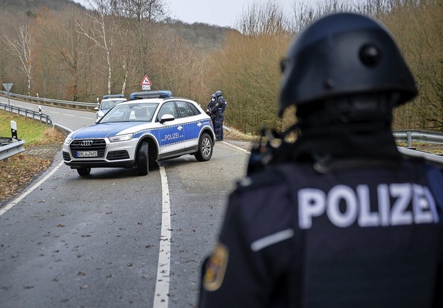 In Rheinland-Pfalz wurden zwei Polizis...ei einer Verkehrskontrolle erschossen.  | Foto: Sebastian Gollnow (dpa)