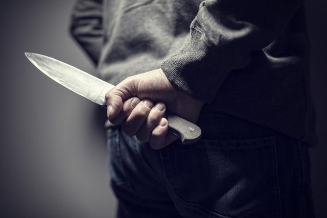 Mann mit Sturmhaube und Messer überfällt Bäckereifiliale in Schönau