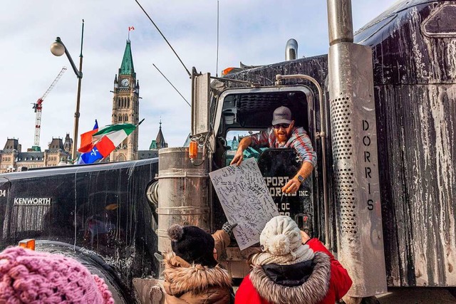 Zahlreiche Trucker protestieren in Ottawa gegen Corona-Manahmen.  | Foto: Alex Kent (AFP)