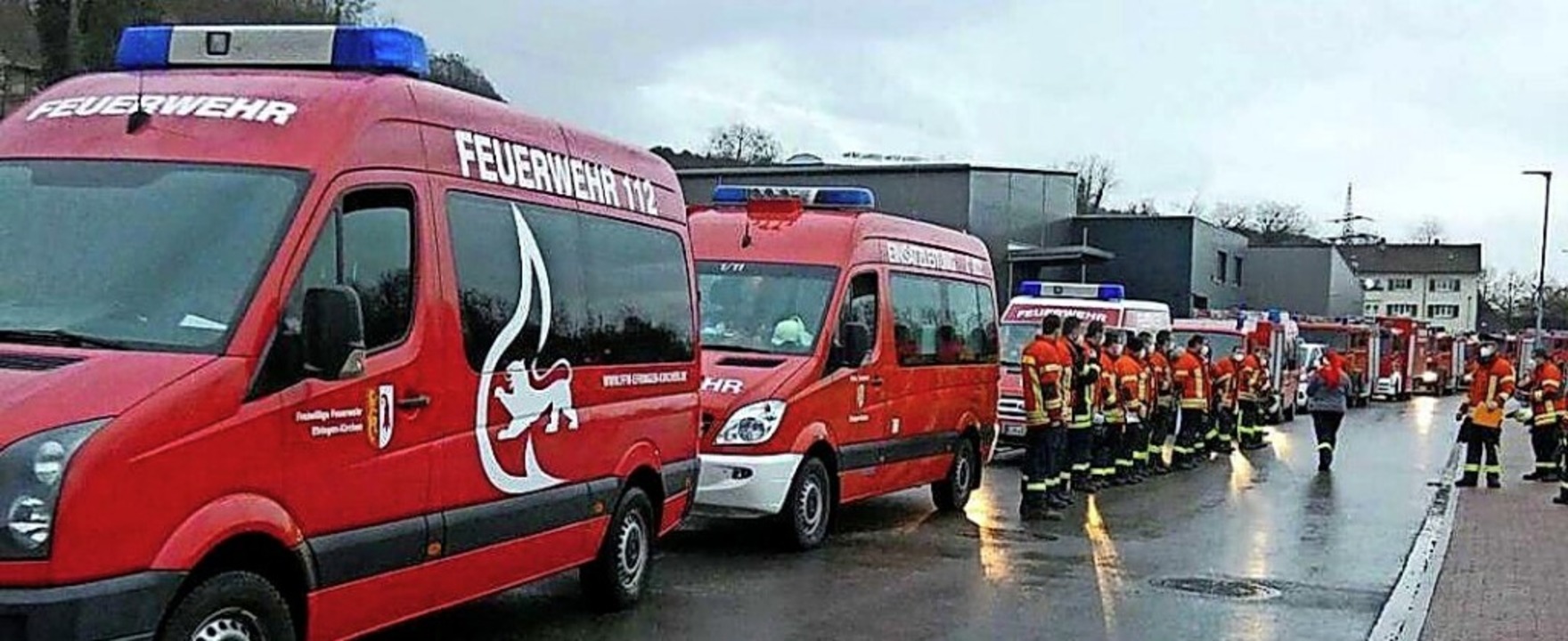 Bei den Feuerwehr-Konvois der Gesamtwe...ufstellung der Fahrzeuge im Jahr 2020.  | Foto: Feuerwehr Kleinkems