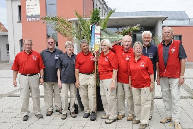 Der Wandertags-Wimpel ist in Denzlingen angekommen