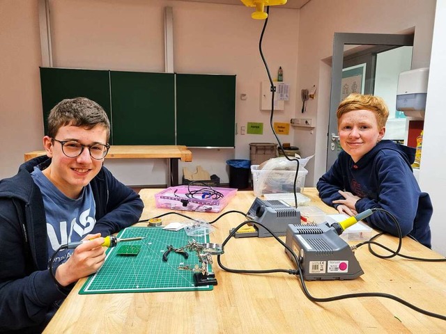 Simon Geisler (links) und Maximilian H...r ihr Alter weiter als andere Schler.  | Foto: Nadine Klossek-Lais