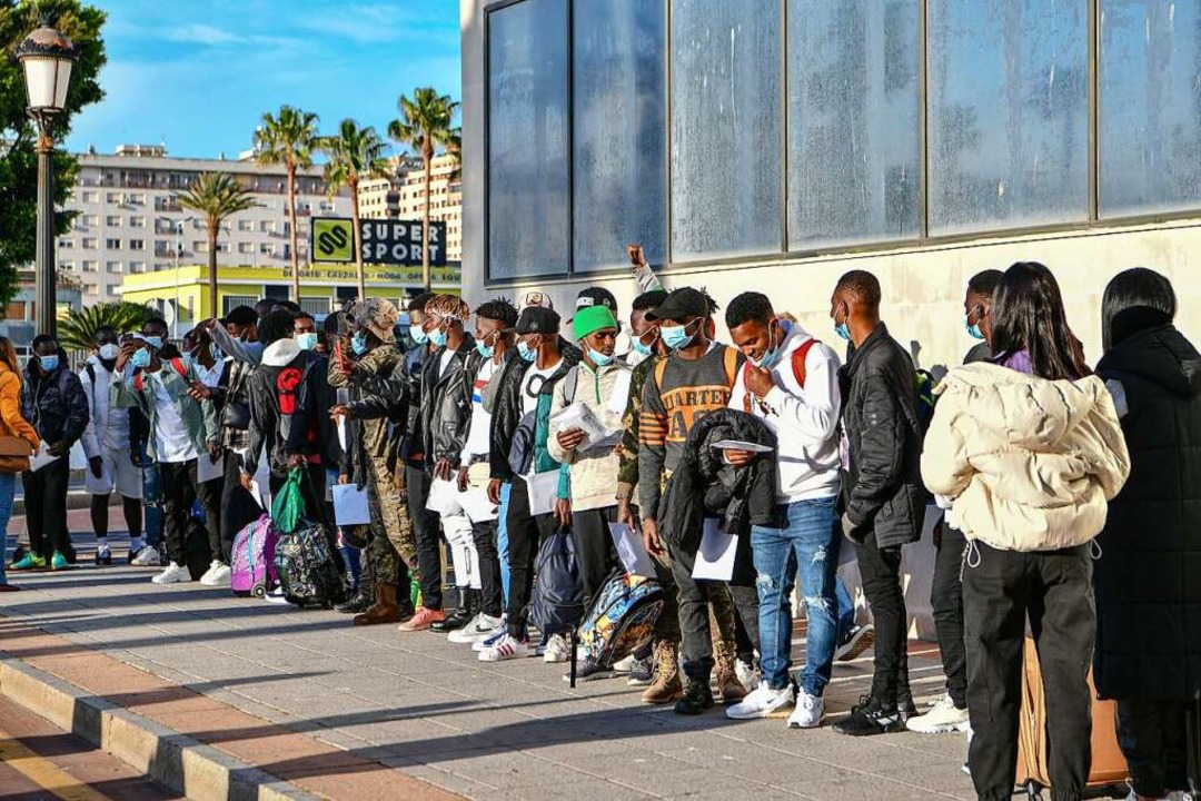 Migranten in der spanischen Exklave Ceuta  | Foto: Antonio Sempere (dpa)