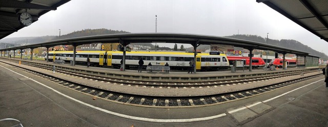 Ein Interregio-Express (IRE) und eine ...e Anschlsse und lngere Reisezeiten.   | Foto: Neubert, Michael
