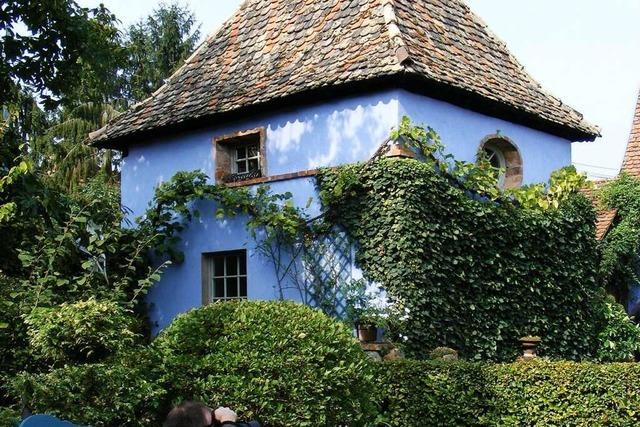 Ein Besuch im Garten des blauen Pop-Art-Bauernhauses in Uttenhoffen