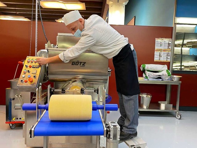Alberto Caruso lsst der Lasagne ihren Lauf.  | Foto: Anika Maldacker