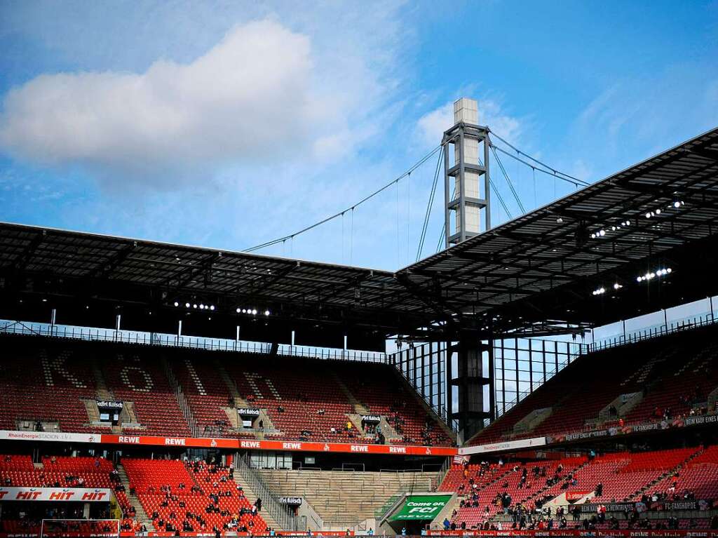 Das Rhein-Energie-Stadion in Kln-Mngersdorf vor dem Anpfiff.