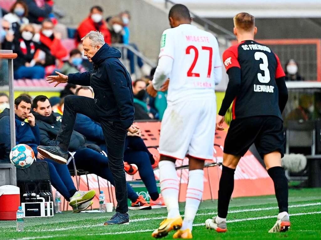 Auch SC-Trainer Christian Streich wollte mitspielen.