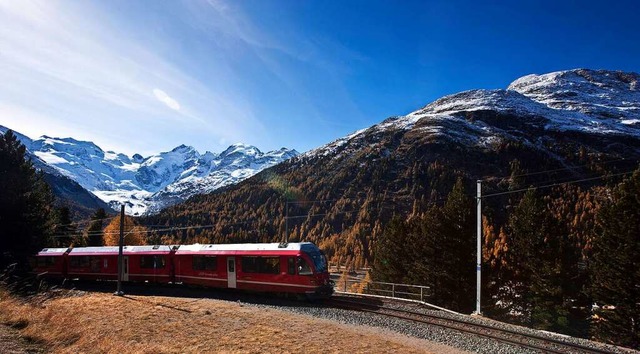 Mit 15 neuen  dreiteiligen Gelenkzgen...ernina-Bahn im 100. Jahr aufgerstet.   | Foto: Andrea Badrutt, Chur