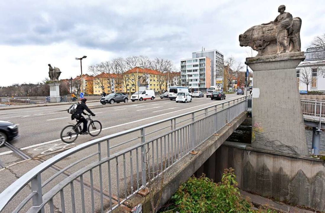 Die Ochsenbrücke zwischen den Stadtteilen Haslach und Stühlinger wird saniert.  | Foto: Rita Eggstein