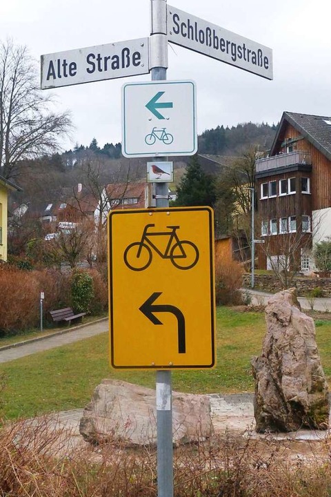 Der Weg führt später in der Alten Straße weiter Richtung Freiburg.  | Foto: Andrea Gallien