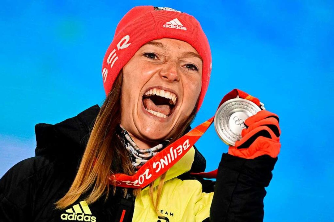 Gewann die erste Medaille fürs deutsche Team: Skispringerin  Katharina Althaus  | Foto: TOBIAS SCHWARZ (AFP)