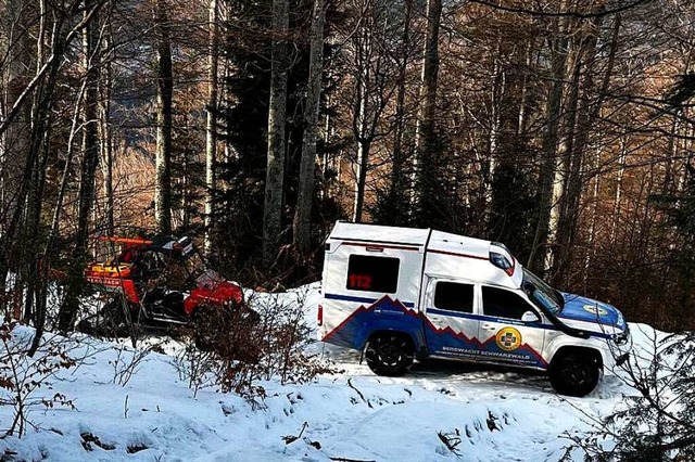 Rettungsaktion am Kandel: Die Bergwach...h dem abgestrzten Gleitschirmflieger.  | Foto: Bergwacht Waldkirch