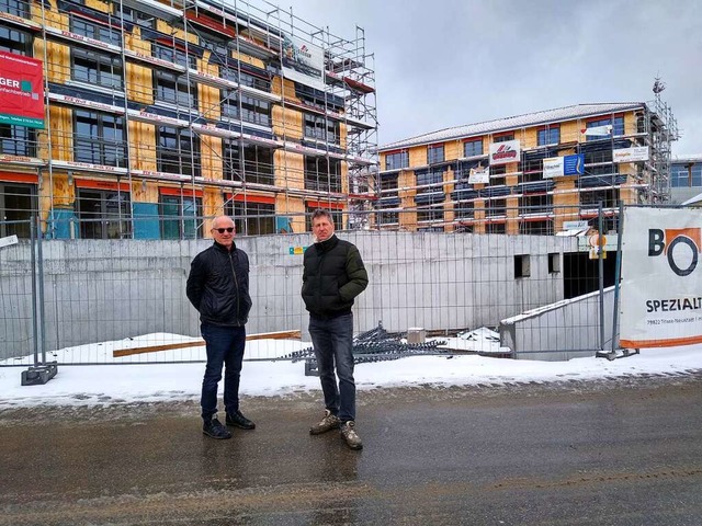 Jrgen Kpfler und Martin Braun vor ih...t am Rand der historischen Innenstadt.  | Foto: Martin Wunderle