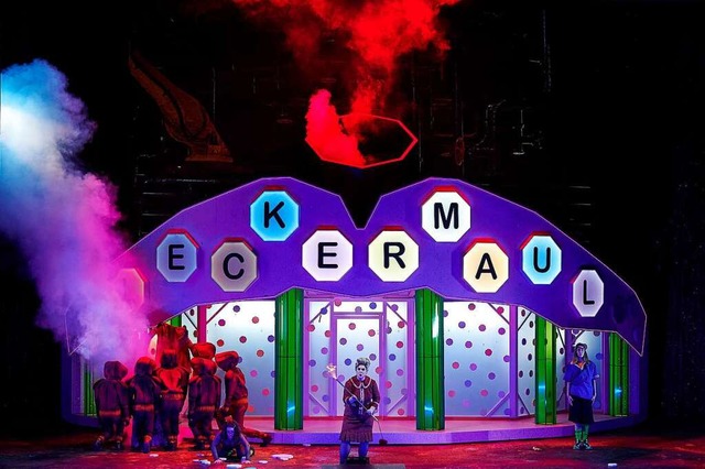 Leckermauls leuchtende Lebkuchenbude (Szene aus dem dritten Akt)  | Foto: Matthias Baus