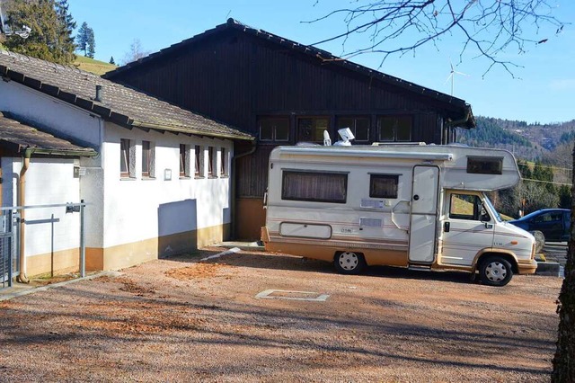 Vor dem Hhenschwimmbad sollen vier Wohnmobilstellpltze eingerichtet werden.  | Foto: Edgar Steinfelder