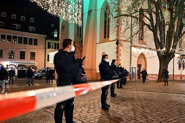 Anfang Januar setzte die Polizei das V...8220;-Demo auf dem Rathausplatz durch.  | Foto: Thomas Kunz