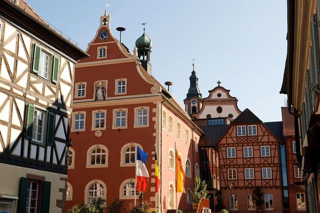 Im Rathaus Ettenheim hirnt man ber den Stadtfinanzen.  | Foto: Stadt Ettenheim