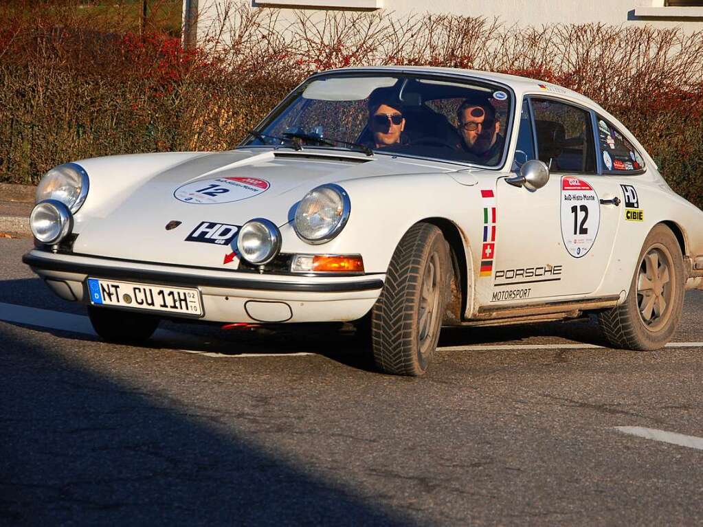 Unter den 67 in Freiburg gestarteten Oldtimern tummelten sich nicht nur legendre Modelle, die bereits zu ihrer aktiven Zeit bei einem WM-Lauf im Frstentum Monaco siegreich waren, sondern auch Klassiker aus der jngeren Motorsport-Geschichte.