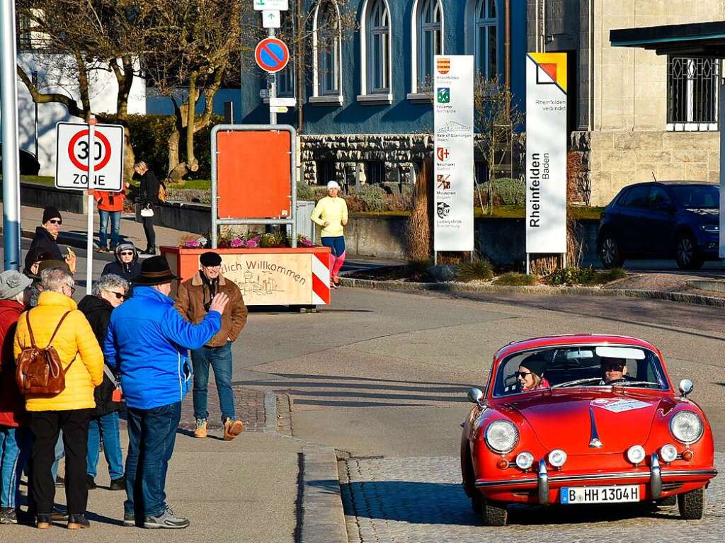 Unter den 67 in Freiburg gestarteten Oldtimern tummelten sich nicht nur legendre Modelle, die bereits zu ihrer aktiven Zeit bei einem WM-Lauf im Frstentum Monaco siegreich waren, sondern auch Klassiker aus der jngeren Motorsport-Geschichte.