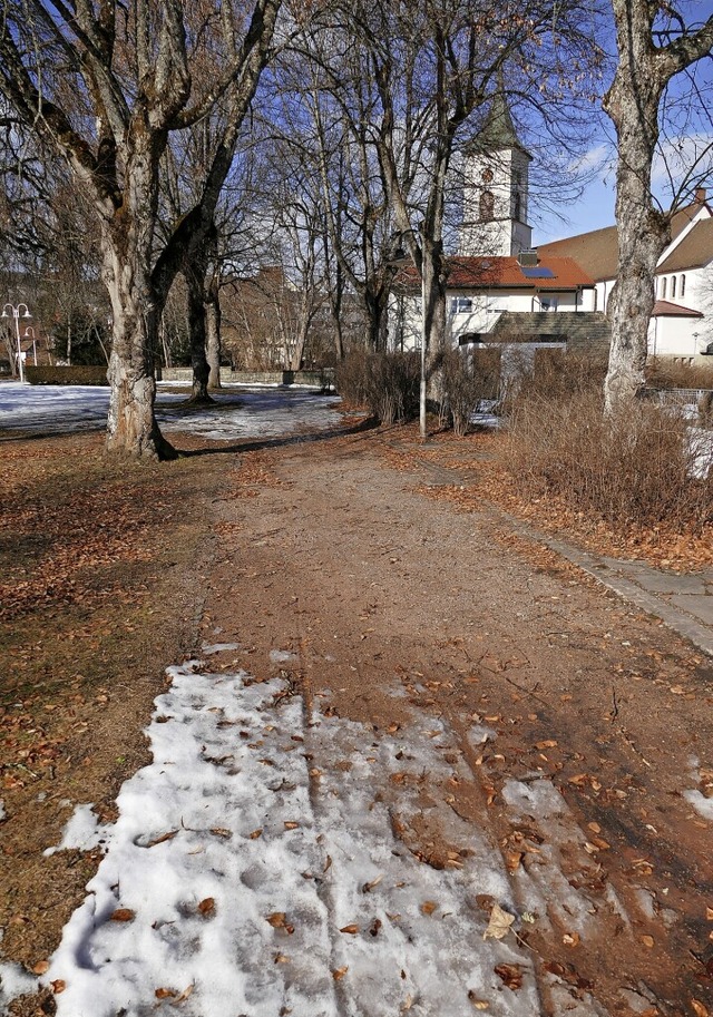 Der Kurpark Lenzkirch soll mit Frderm...ann gibt es keine roten Sandwege mehr.  | Foto: Ralf Morys