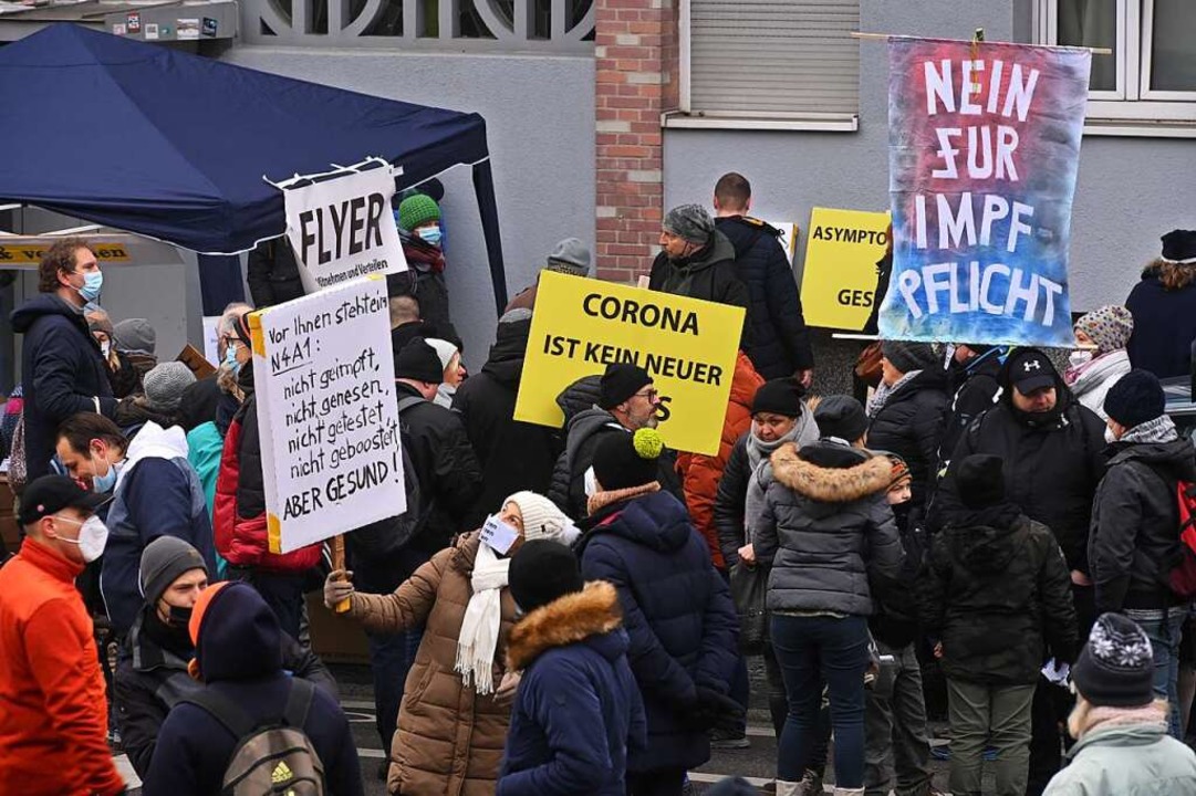 Fr viele ein verdrehtes &#8222;Z&#822...rona-Politik in Freiburg gezeigt wurde  | Foto: Thomas Kunz