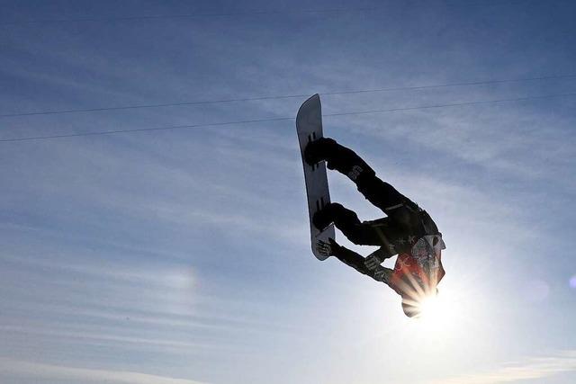 Fotos: Olympische Winterspiele 2022 in Peking– Snowboarder und Skifahrer in der Luft