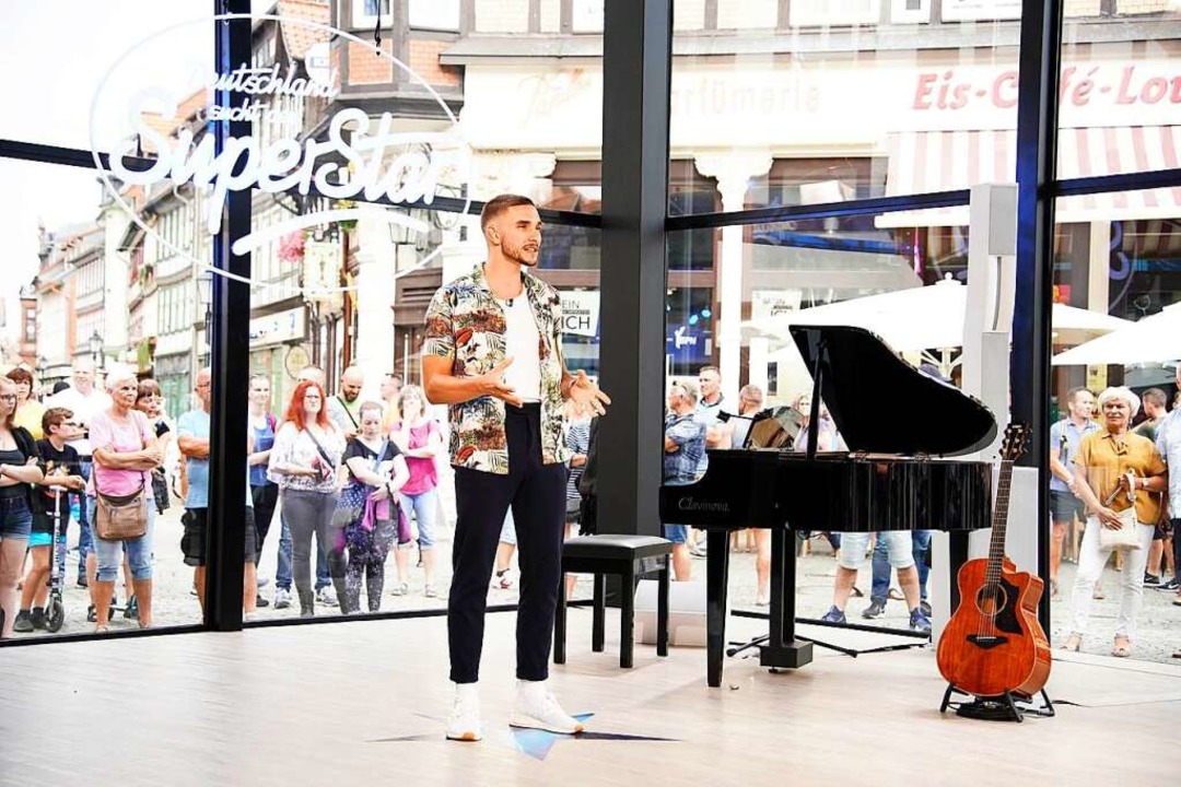 Tizian Hugo singt während seines DSDS-Castings in Wernigerode.  | Foto: RTL / Stefan Gregorowius 