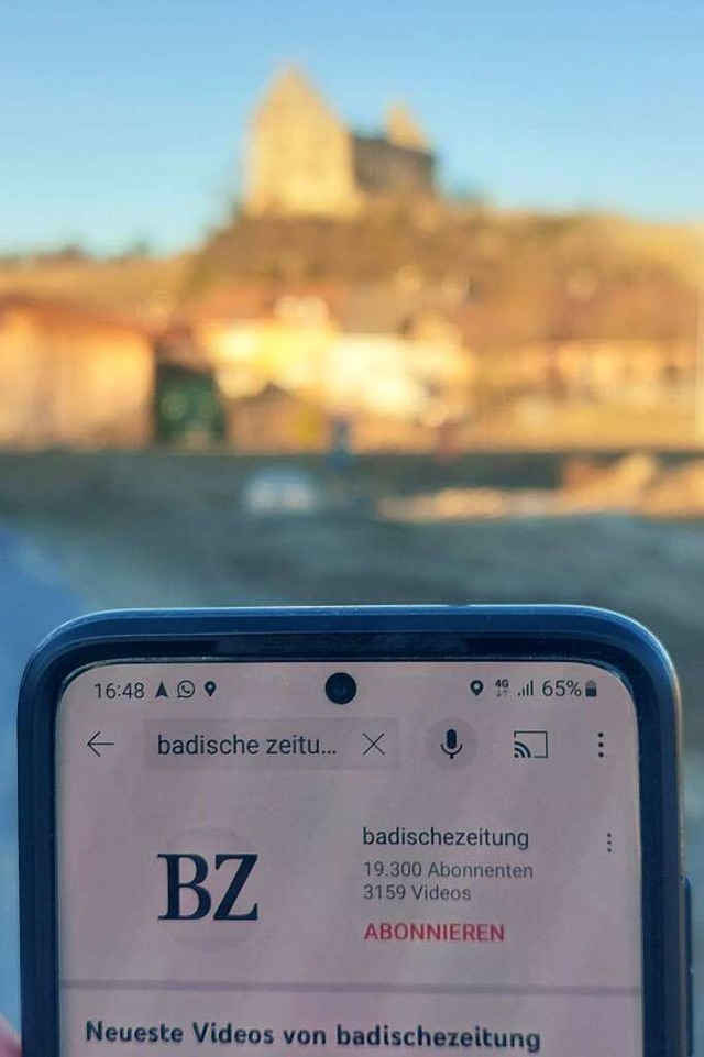 In Burkheim hat das Smartphone mit Vodafone-Netz vollen Empfang.  | Foto: Stefan Ammann