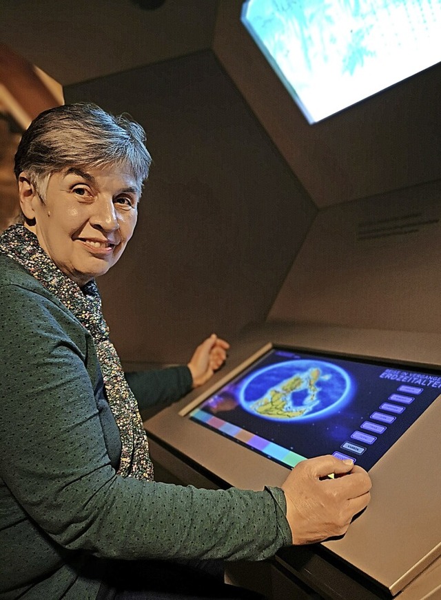 Anne Junk in der &#8222;Zeitmaschine&#8220;, die sie mitentwickelt hat.  | Foto: Ralf Burgmaier