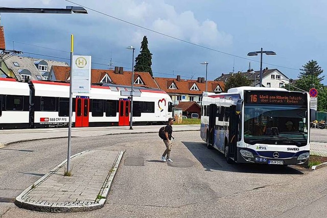 Mit dem Ticket4L kann man im Lrracher Stadtgebiet Bus und S-Bahn nutzen.  | Foto: Maja Tolsdorf