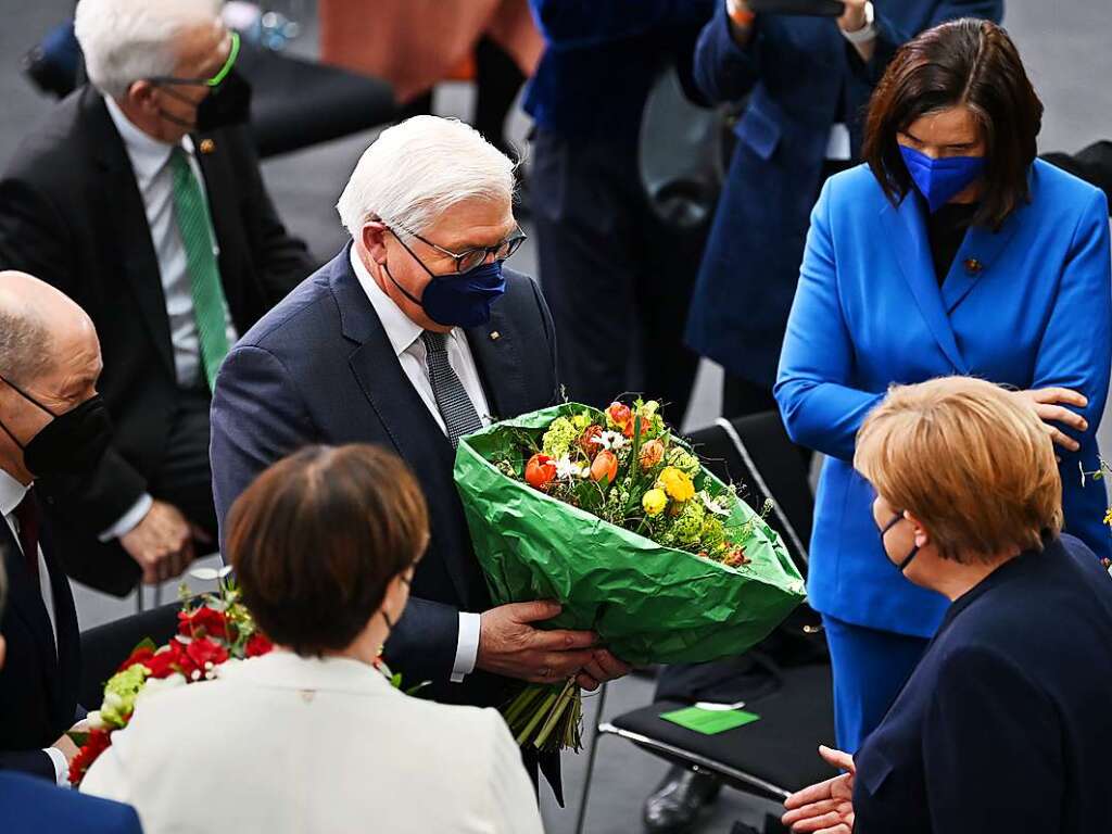 Blumen und Glckwnsche fr Bundesprsident Frank-Walter Steinmeier