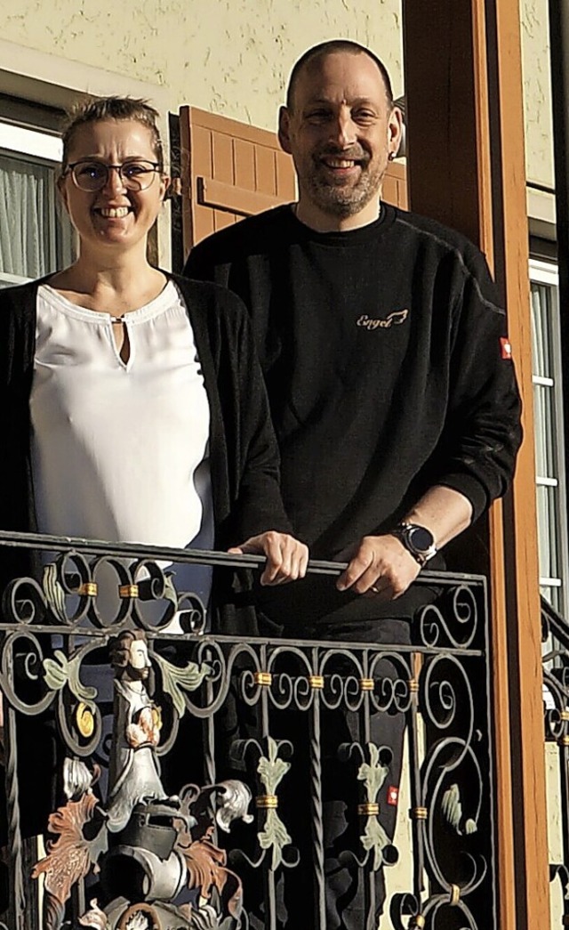 Bianka und Michael Ruch (Engel) und Pa...achten in Luttingen gemeinsame Sache.   | Foto: Reinhard Herbrig