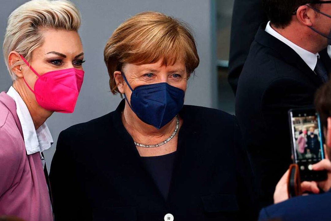 Altkanzlerin Angela Merkel ist die woh...o-Bloggerin Carola Holzner (Doc Caro).  | Foto: JENS SCHLUETER (AFP)