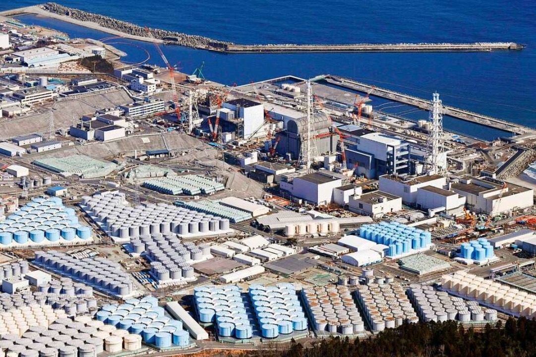 Die Reaktoren des havarierten Atomkraf...Fukushima brauchen laufend Kühlwasser.  | Foto:  via www.imago-images.de