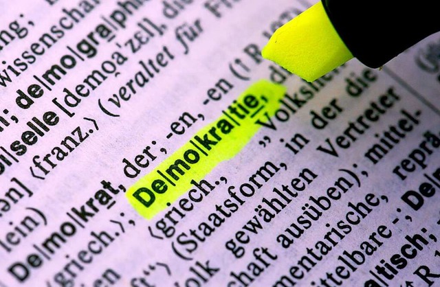 Das Wort &#8222;Demokratie&#8220; komm...Land regiert, dann ist das Demokratie.  | Foto: Federico Gambarini (dpa)