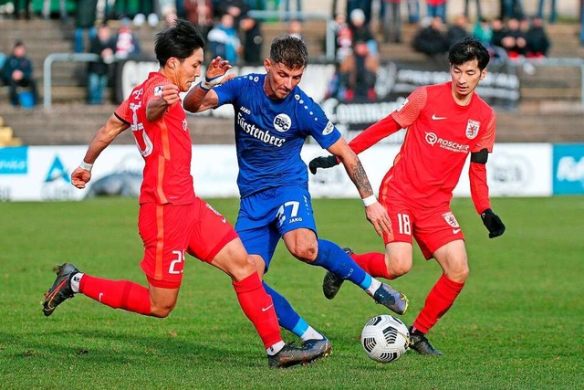 Viele Angriffe laufen beim BSC ber Kr... die entscheidenden Rume zuzustellen.  | Foto: Oliver Vogler via www.imago-images.de