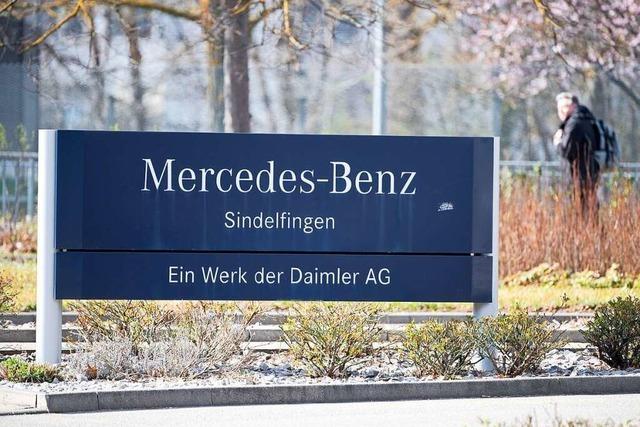 Mann rast über Mercedes-Werksgelände - Polizei gibt Schuss auf Autofahrer ab