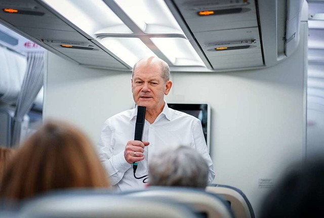 Bundeskanzler Olaf Scholz (SPD) sprich...ein nchstes Reiseziel ist nun Moskau.  | Foto: Kay Nietfeld (dpa)