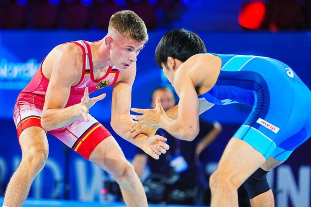 Erfahren wie ein Routinier: Nico Meger...meisterschaft gegen Toshihiro Hasegawa  | Foto: United World Wrestling / Kadir Caliskan via www.imago-images.de