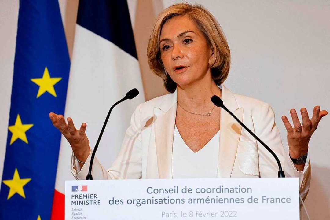 Valérie Pécresse fordert Frankreichs Präsident Macron heraus.  | Foto: LUDOVIC MARIN (AFP)