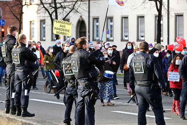 Die wchentlichen Demonstrationen sind eine Herausforderung fr die Stadt.  | Foto: Thomas Kunz