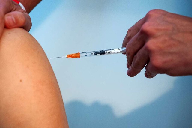 Die rztin hat die Corona-Impfung in Bezug zu Nazi-Verbrechen gesetzt.  | Foto: Sven Hoppe (dpa)