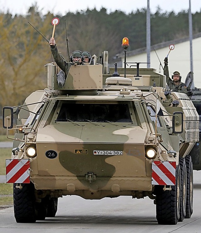 Bundeswehrfahrzeuge fr Litauen  | Foto: Bernd Wstneck (dpa)