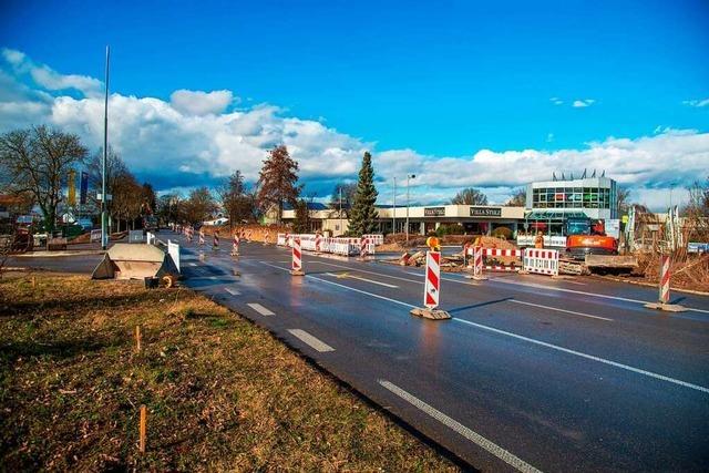 Bauarbeiten für den neuen Kreisverkehr gestartet