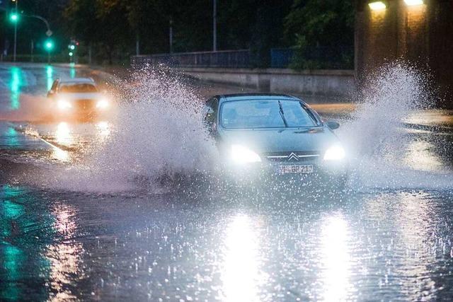 Tipps fürs Autofahren bei Sturm und Starkregen