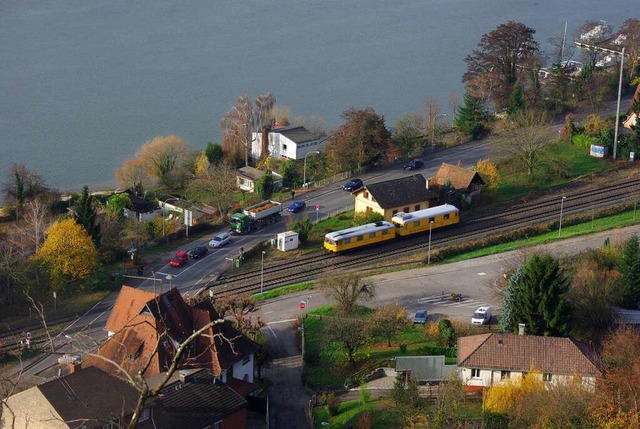 Langes Warten an der Schranke, berwac...chte der Bahnbergnge hat es in sich.  | Foto: Rolf Reimann