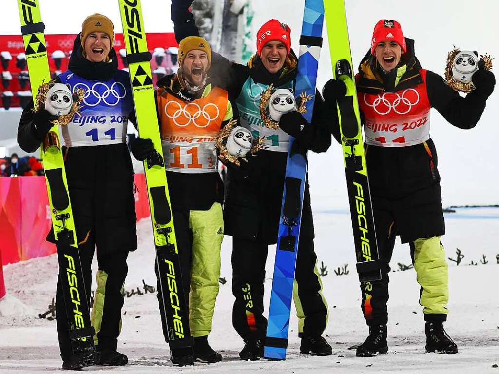 Die deutschen Skispringer gewinnen Bronze: Karl Geiger, Markus Eisenbichler, Stephan Leyhe und Constantin Schmid (von links).