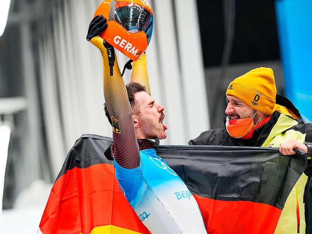 Skeletonfahrer Axel Jungk gewinnt Silber.