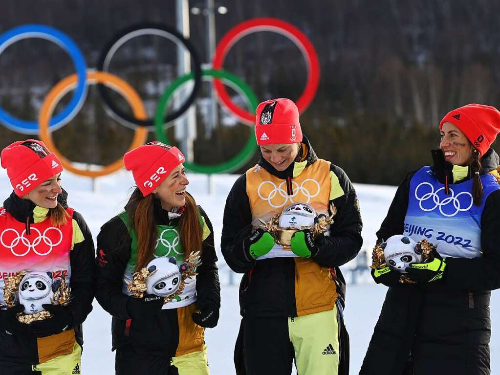 Katherine Sauerbrey , Katharina Hennig, Victoria Carl und Sofie Krehl (von links) berraschen mit Staffel-Silber.